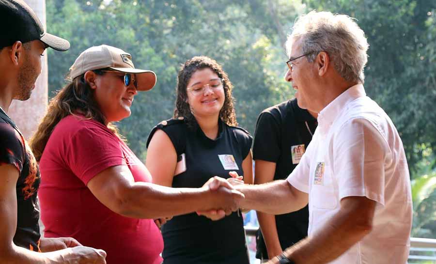 “Vamos fazer o segundo movimento de desenvolvimento do Alto Acre”, diz Jorge Viana ao levar caravana da Esperança para a região