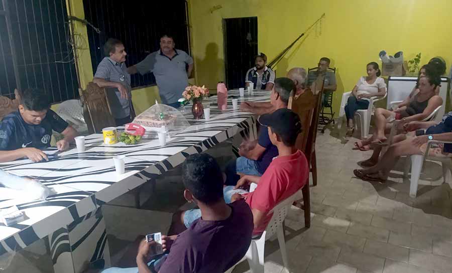 Deputado José Bestene conversa com amigos e apoiadores da Vila Campina