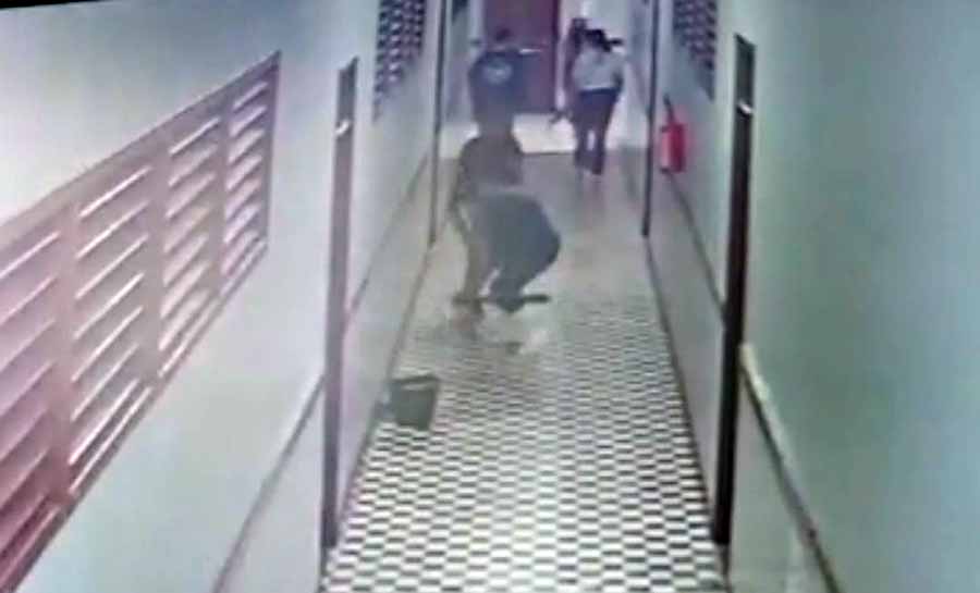Homem invade escola e tenta matar ex-companheira com facada no pescoço em Rio Branco