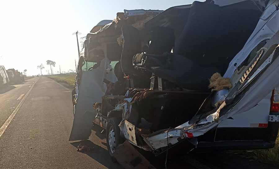 Perícia aponta que van causou acidente que matou cinco mulheres em rodovia no interior do Acre