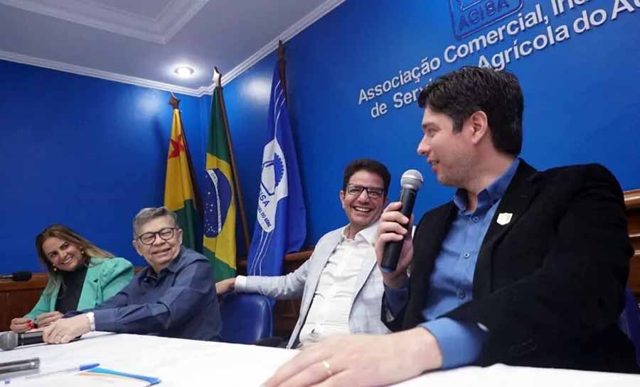 Gladson Cameli recebe documento com propostas de empresários do Acre