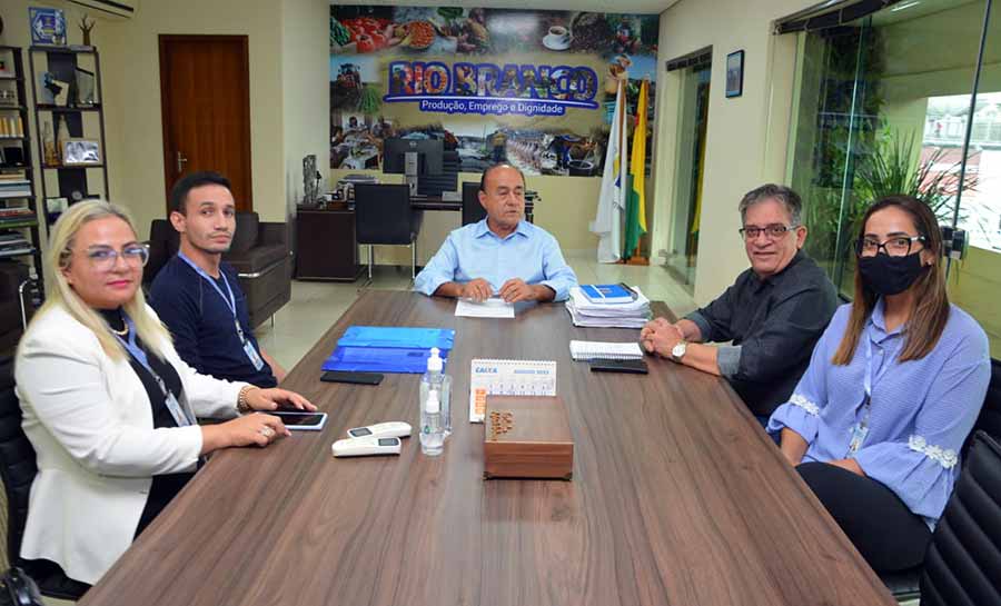 Prefeitura de Rio Branco discute com conselho de biblioteconomia o trabalho do bibliotecário nas escolas municipais da capital