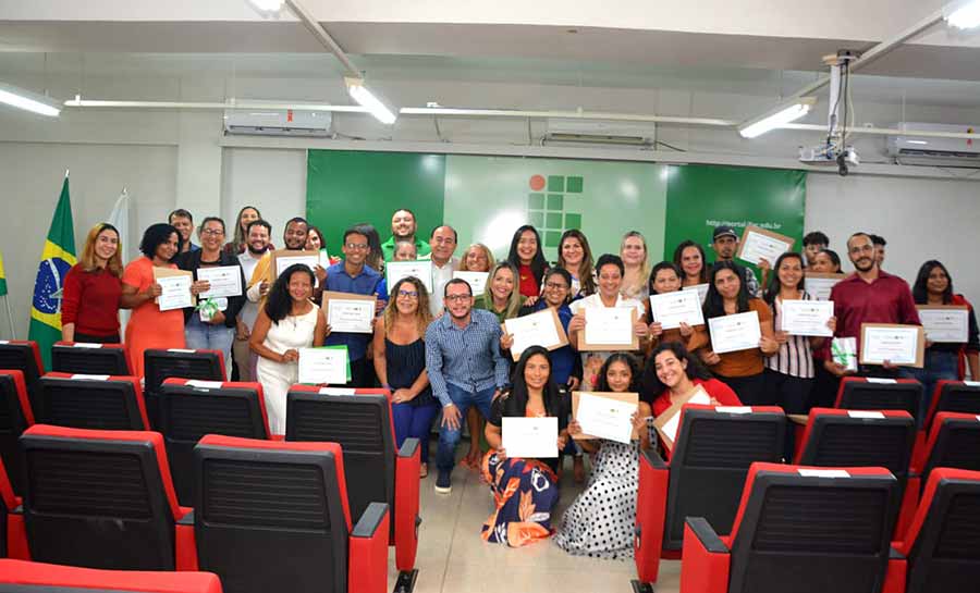 Prefeitura de Rio Branco e IFAC entregam certificados para alunos do curso de Micro Empreendedor Individual