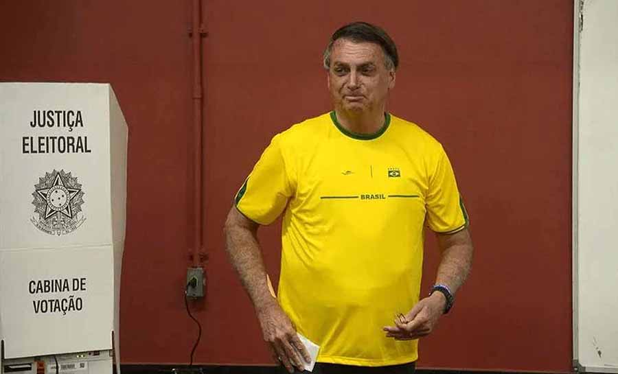 Presidente Bolsonaro se irrita com perguntas de jornalistas estrangeiros após votar