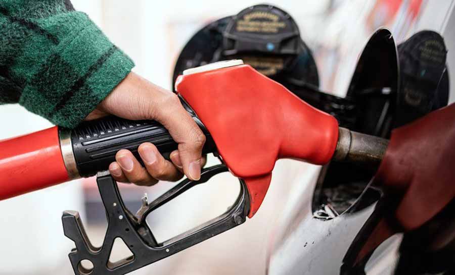 Preço da gasolina cai 2,44% na primeira semana de outubro, diz estudo