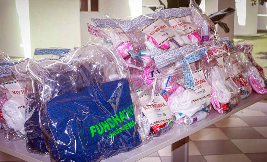 Fundhacre entrega kits indígenas e redes para uso nas enfermarias