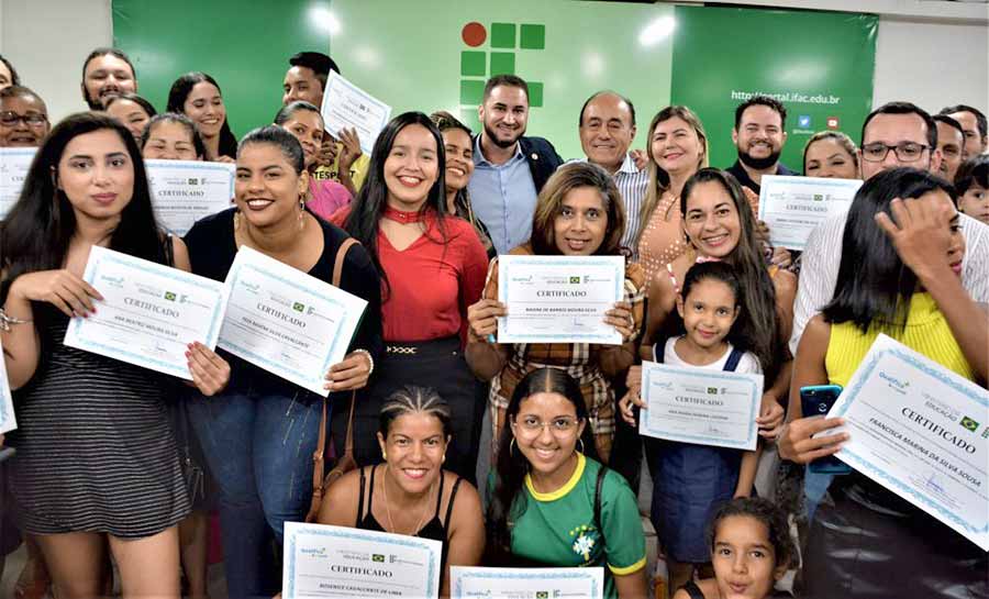 Prefeito de Rio Branco prestigia cerimônia de certificação do curso de MEI ofertado em parceria com Ifac
