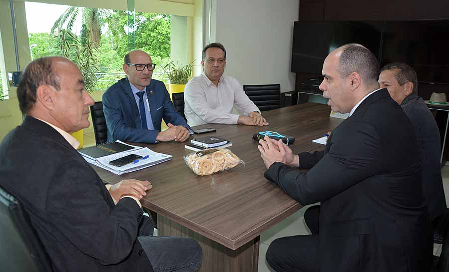 Prefeito Rio Branco recebe Juiz de direito Giordane Dourado e promotor de Justiça Francisco Maia para tratar do Projeto Família Acolhedora