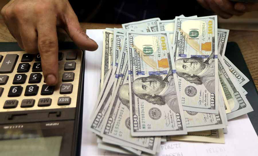 Dólar e bolsa fecham estáveis com redução de bloqueios