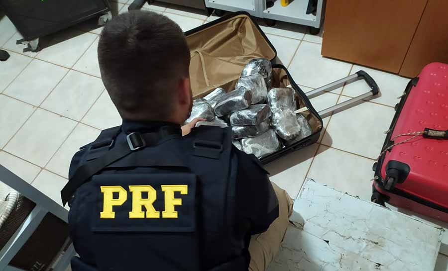Mala com mais de 27 quilos de cocaína é apreendida dentro de ônibus próximo à rodoviária de Rio Branco