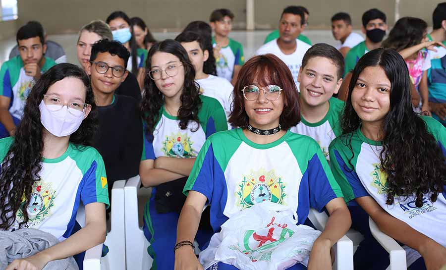 Educação do Estado realiza entrega de óculos na Escola Diogo Feijó em Rio Branco
