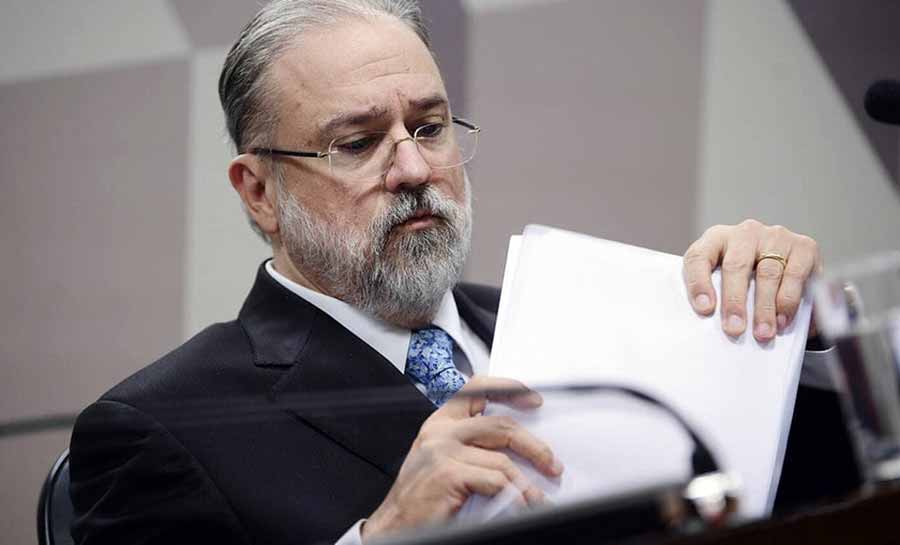 Consignado do Auxílio Brasil fere Constituição, diz Aras ao STF