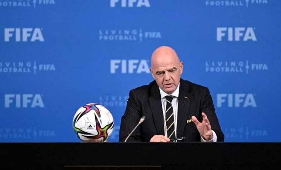 Presidente da FIFA fala em ‘hipocrisia’ após seis mil mortes na Copa