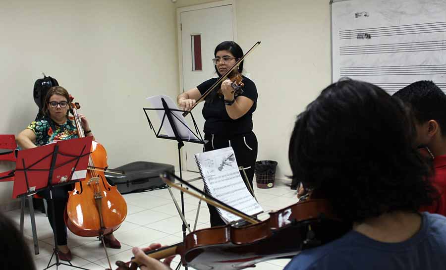 Escola de Música e Ufac promovem ensaios coletivos de instrumentos de cordas friccionadas