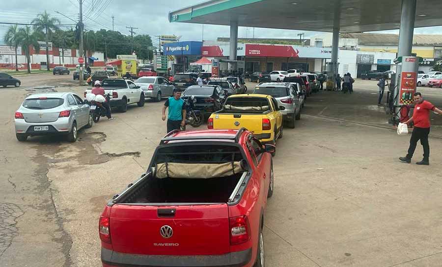 Bloqueios ilegais causam desabastecimento de combustível, cimento, cerveja e perecíveis no Acre; Rio Branco reduz frota de ônibus