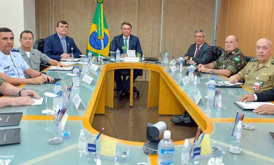 Bolsonaro se reúne com generais após decisão de Moraes
