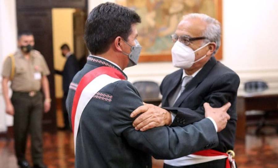 Após embate com o Congresso, primeiro-ministro do Peru renuncia
