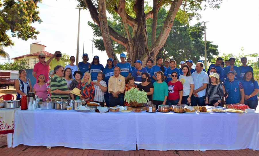 Em agradecimento, moradores do Tropical oferecem café da manhã aos garis e margaridas