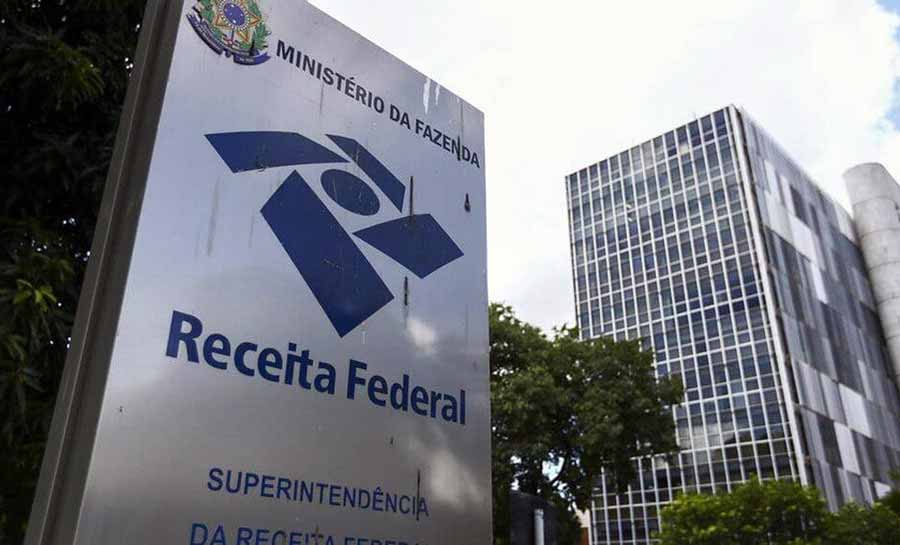 Receita Federal abre concurso com salários de até R$ 21 mil; confira
