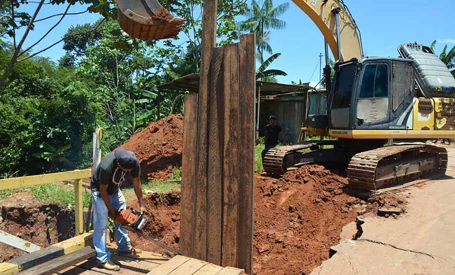 Prefeitura de Rio Branco realiza intervenção na ponte do Igarapé Judia para voltar à trafegabilidade normal