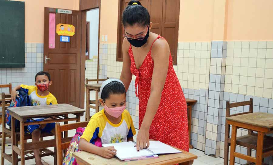 Governo do Estado anuncia pagamento de 14º salário aos servidores da Educação