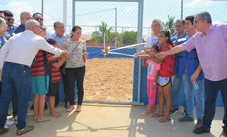 Prefeitura de Rio Branco inaugura quadra de areia na Cidade do Povo