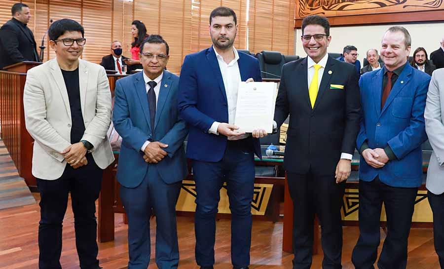 Governador Gladson Cameli entrega à Assembleia Legislativa projeto de Reforma Administrativa para o próximo governo