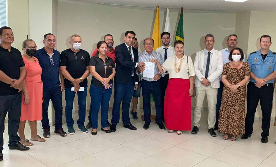 Prefeitura de Rio Branco assina projeto que beneficia permissionários do Aquiri Shopping