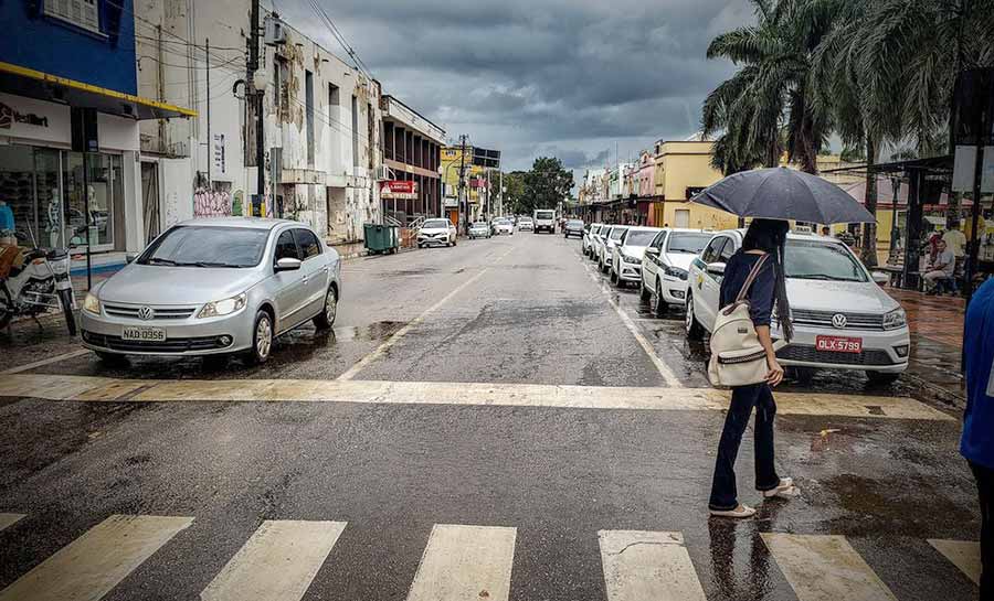 Pelo segundo dia consecutivo, Inmet divulga aviso amarelo para chuvas fortes com ventos intensos no AC