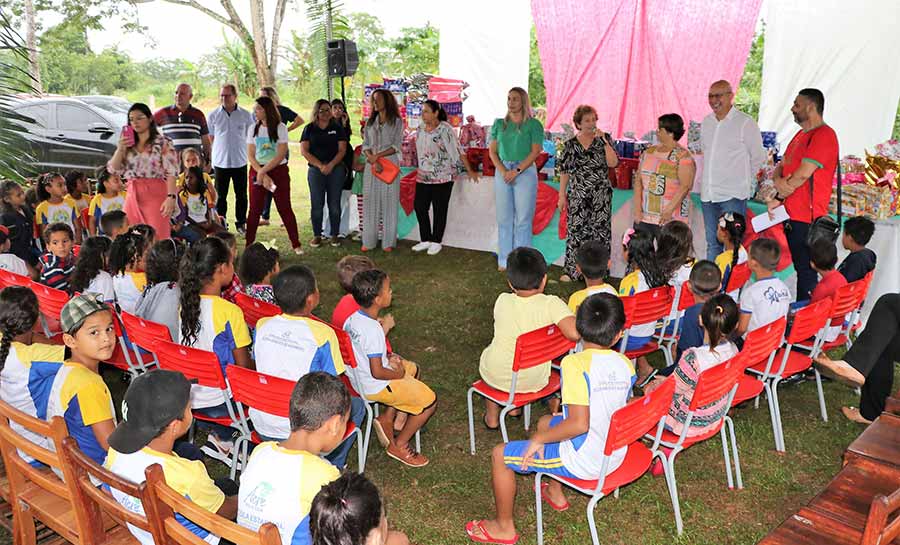 Grupo de Mulheres da Indústria realiza festa natalina em escola da zona rural