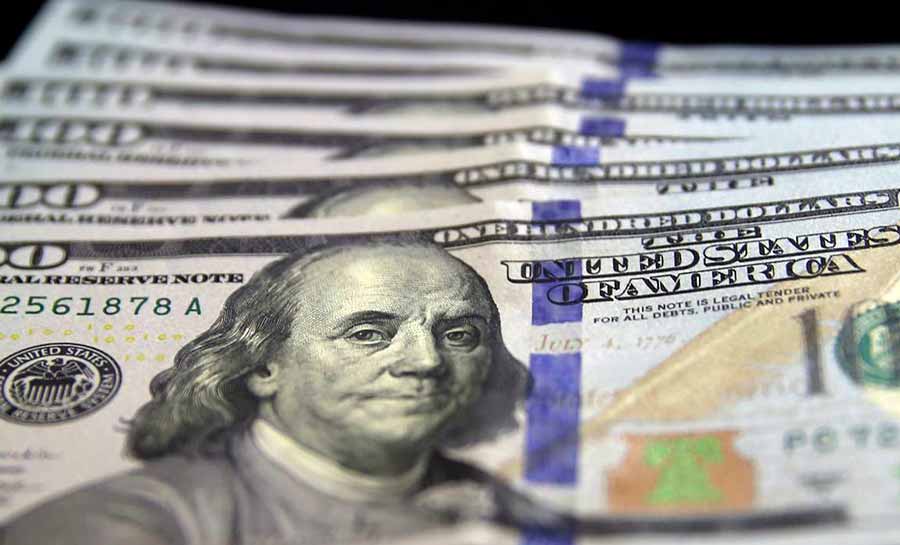 Dólar cai para R$ 5,16 com prévia da inflação no Brasil