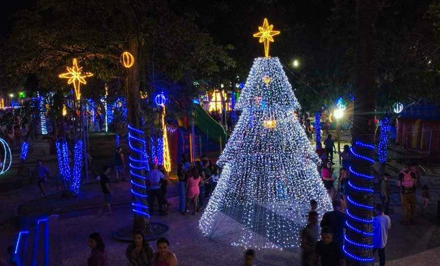 Prefeitura mantém decoração de Natal para visitação até 8 de janeiro e lança concurso de fotografia