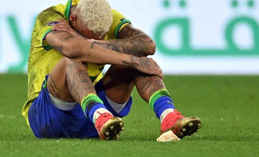 PSG coloca Neymar no mercado, baixa pedida e estipula preço
