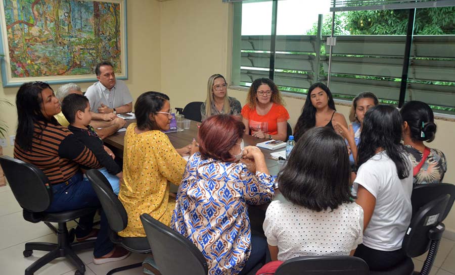 Prefeitura recebe pais de crianças com Transtorno do Espectro Autista e busca solucionar reivindicações apresentadas