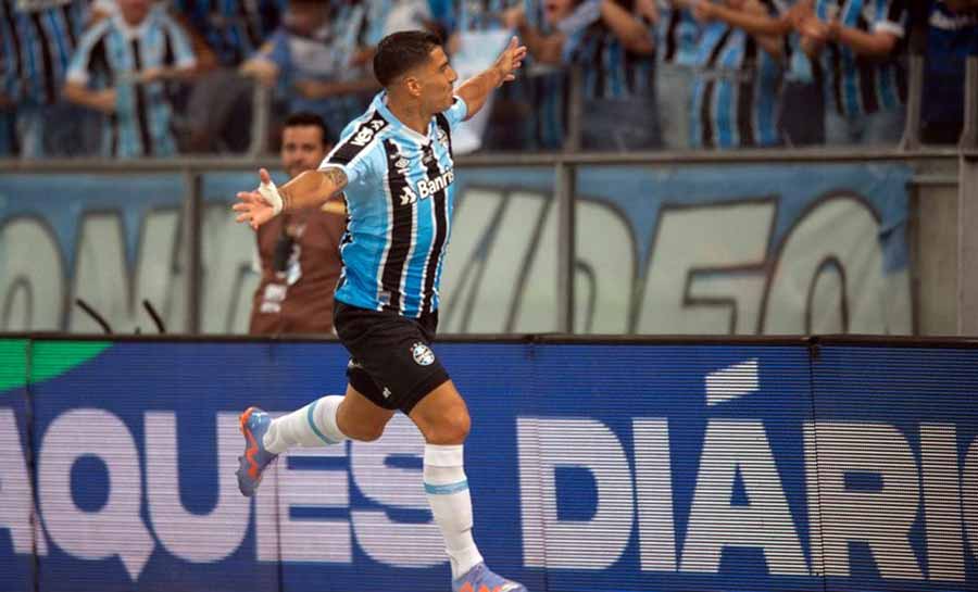 Suárez marca 3 na estreia, Grêmio goleia São Luiz e conquista Recopa