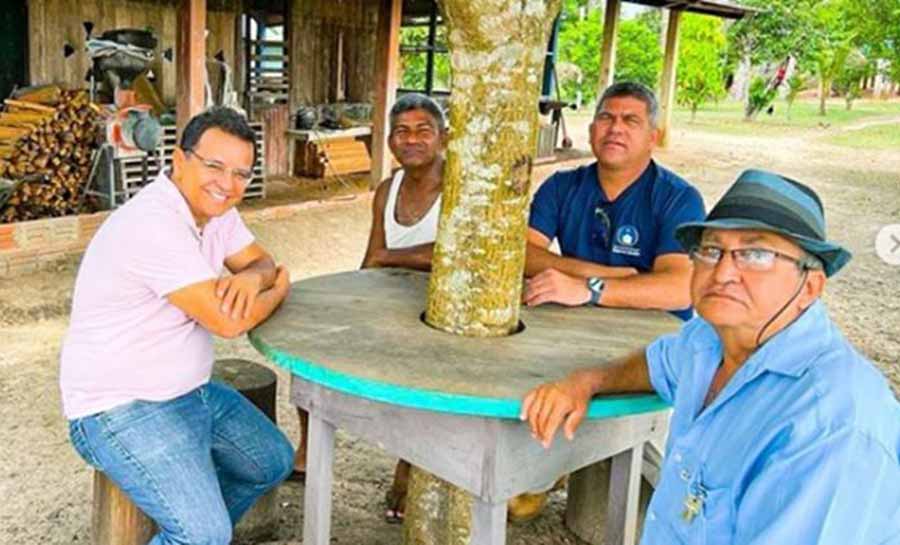 Gonzaga visita obras em ramal e recebe reconhecimento dos moradores por apoio ao Juruá