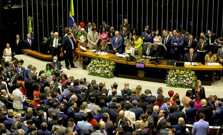 Deputados tomam posse na Câmara dos Deputados