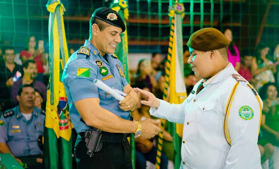 Escolas públicas militares do Acre são exemplos de educação e  ensino, diz Cel. Ulysses