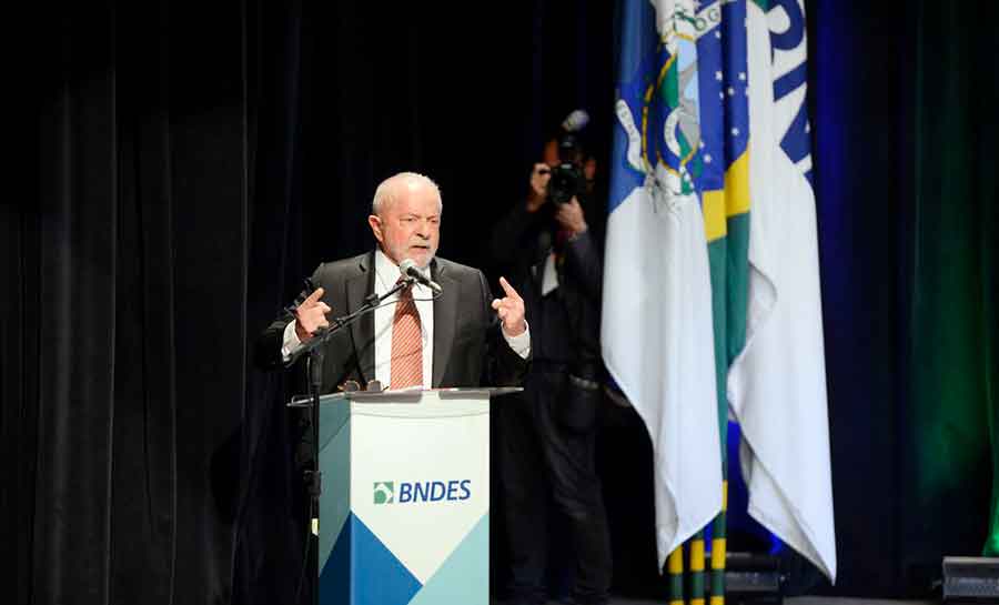 Lula diz que não há justificativa para Selic estar em 13,75% ao ano