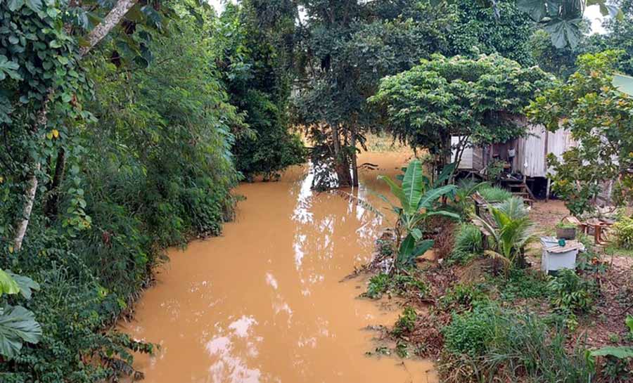 Em Rio Branco, 150 famílias são atingidas após igarapés transbordarem