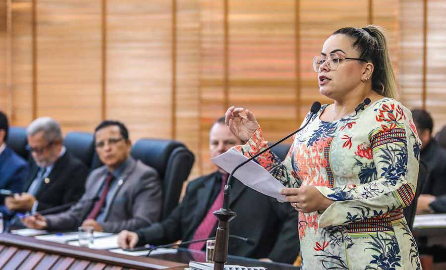 Michelle Melo apresenta Carta de Compromisso da 16ª Legislatura contra a corrupção