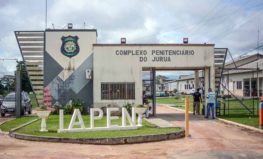 Oficinas profissionalizantes aproximam da liberdade detentos da penitenciária de Cruzeiro do Sul