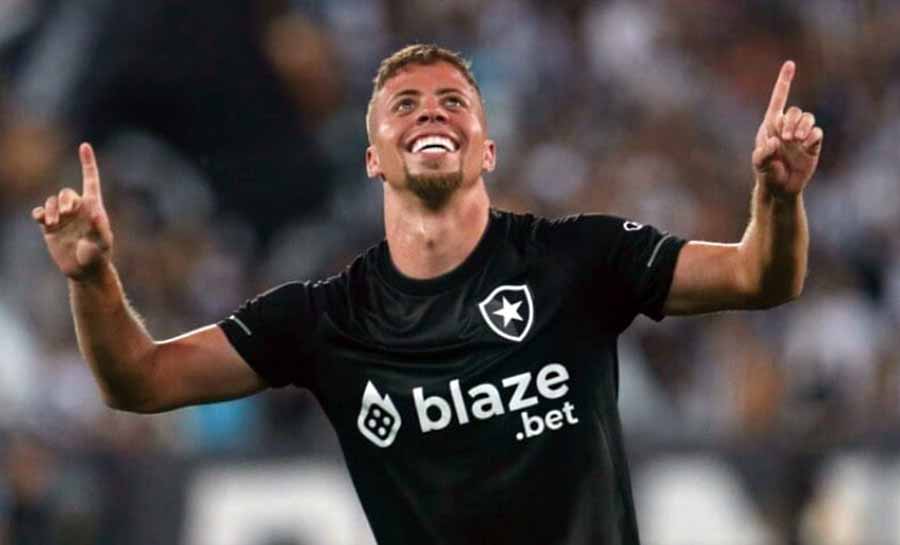 Botafogo mantém interesse na compra do meia Lucas Fernandes