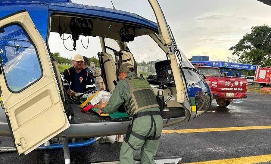 Adolescente de 14 anos é resgatado de helicóptero após ser atingido por tiro de espingarda no interior do AC