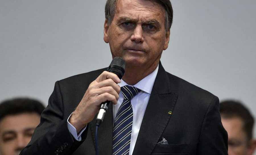 Bolsonaro admite preocupação com prisão, mas confirma volta em março