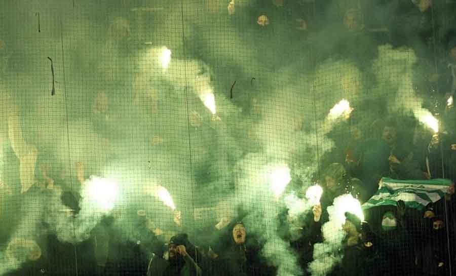 Torcedores atingem criança com fogo durante partida da Liga Europa