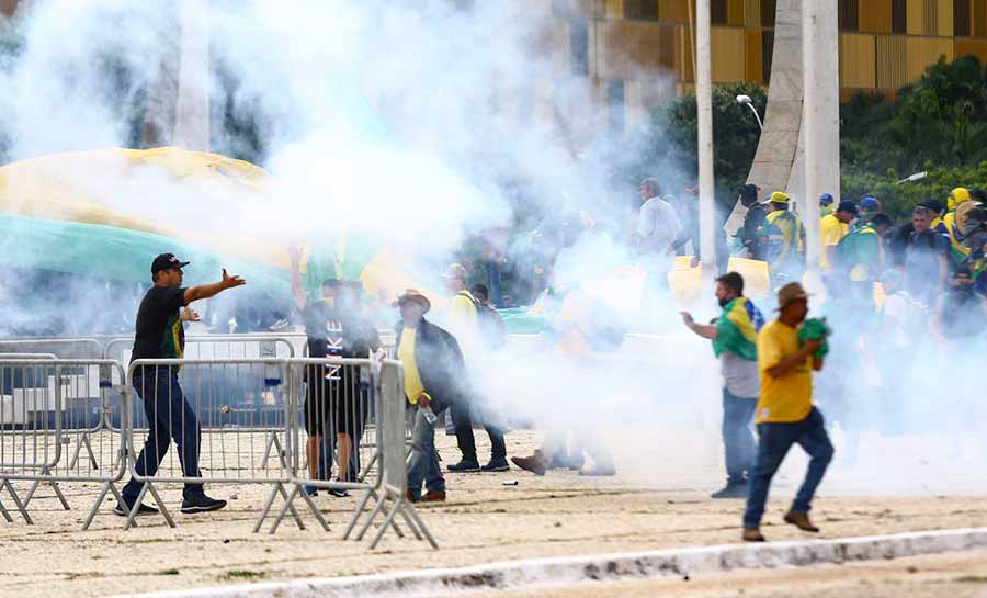 Alexandre de Moraes decide soltar mais 137 presos por atos golpistas
