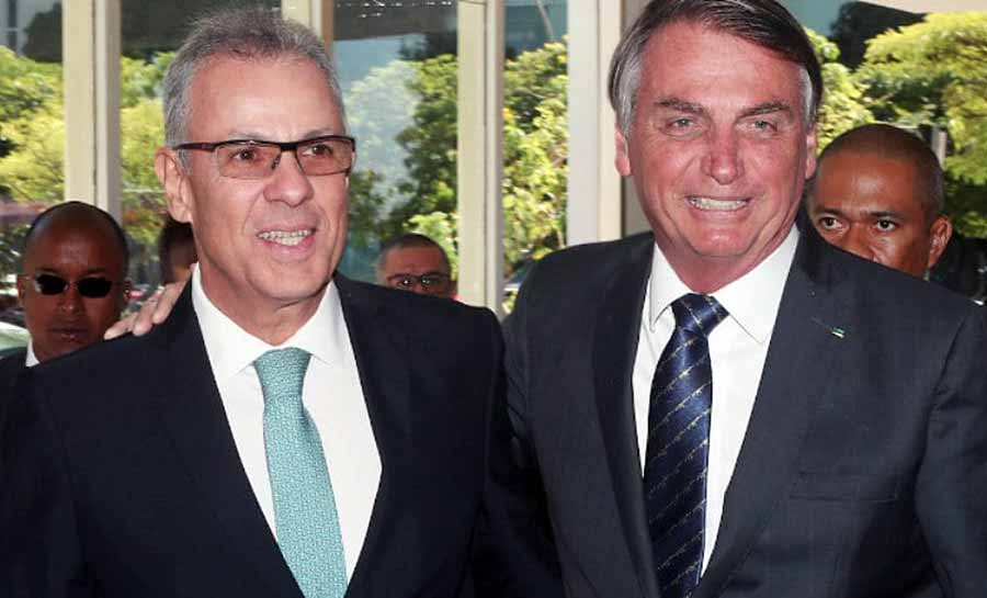 Grupo de Bolsonaro culpa ex-ministro pelo escândalo das joias