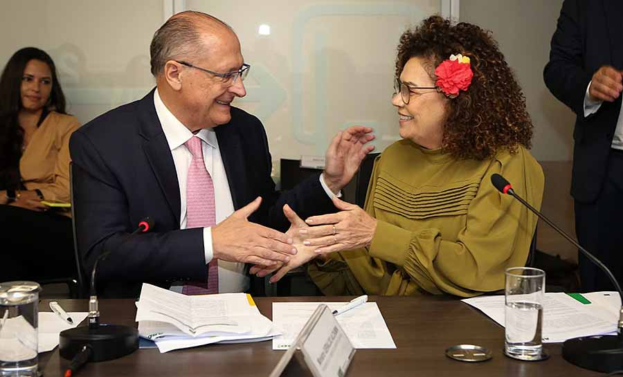 Alckmin dá posse a Perpétua Almeida como diretora da ABDI