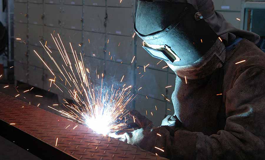 Produção industrial registra menor índice desde 2017, diz CNI